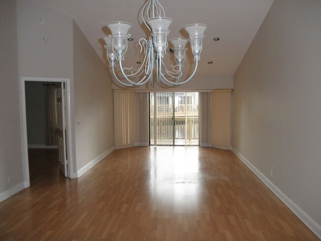 Building Photo - 1004 Landings Blvd