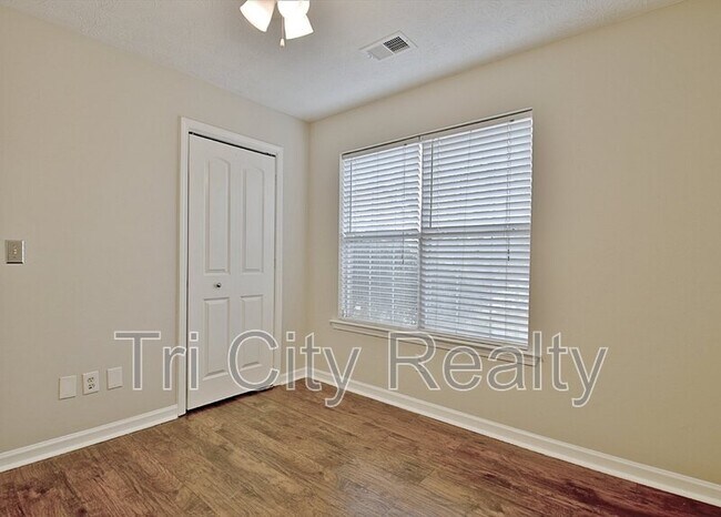 Building Photo - 350 Cobbler Dr