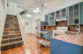 Building Photo - 5311 Palmetto St