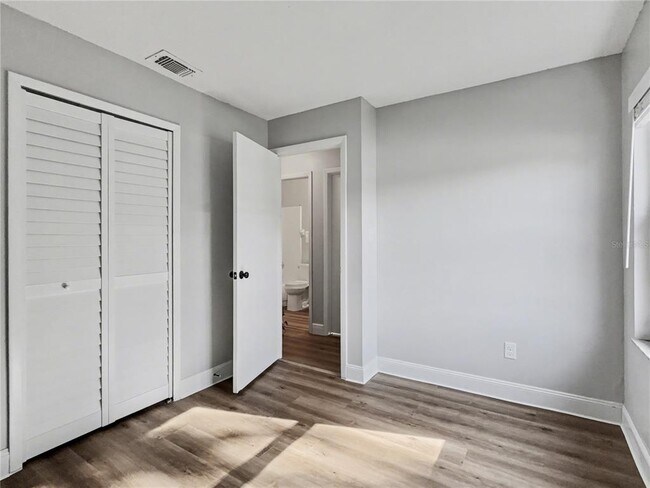 Building Photo - 109 Wild Elm Ct