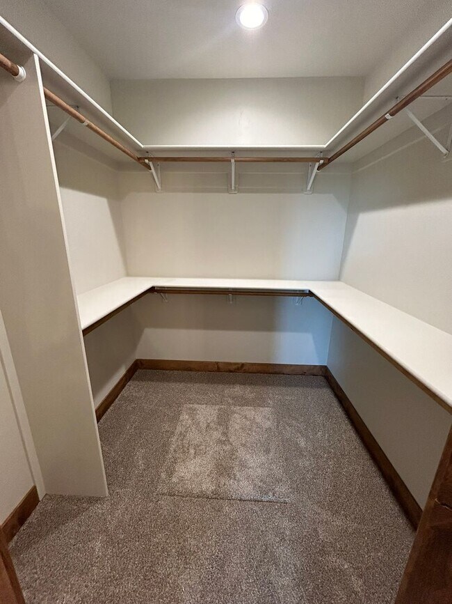 Building Photo - Beautiful Home in Rural Setting