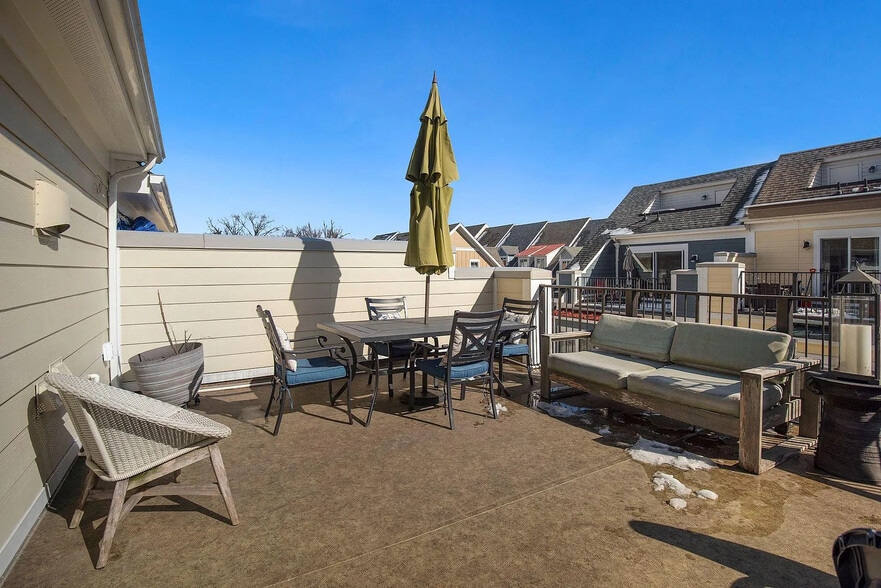 Roof Terrace - 70 Ellsworth Heights St
