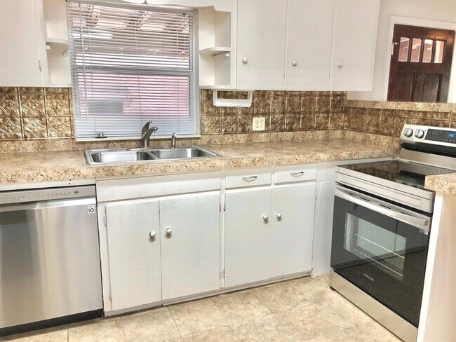 Building Photo - 1310 W Woodlawn Ave