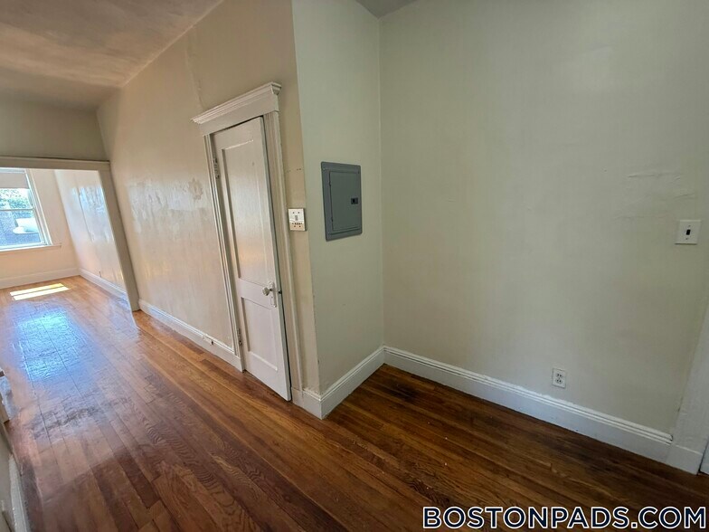 Building Photo - 9 Egremont Rd