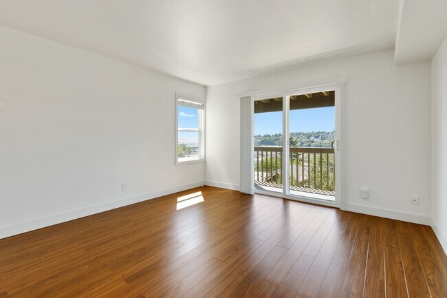 Building Photo - 2062 13th Ave W