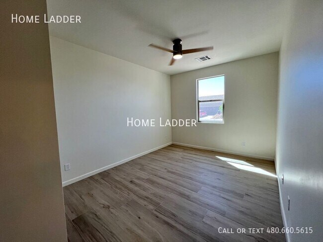 Building Photo - 1536 E Elegante Dr