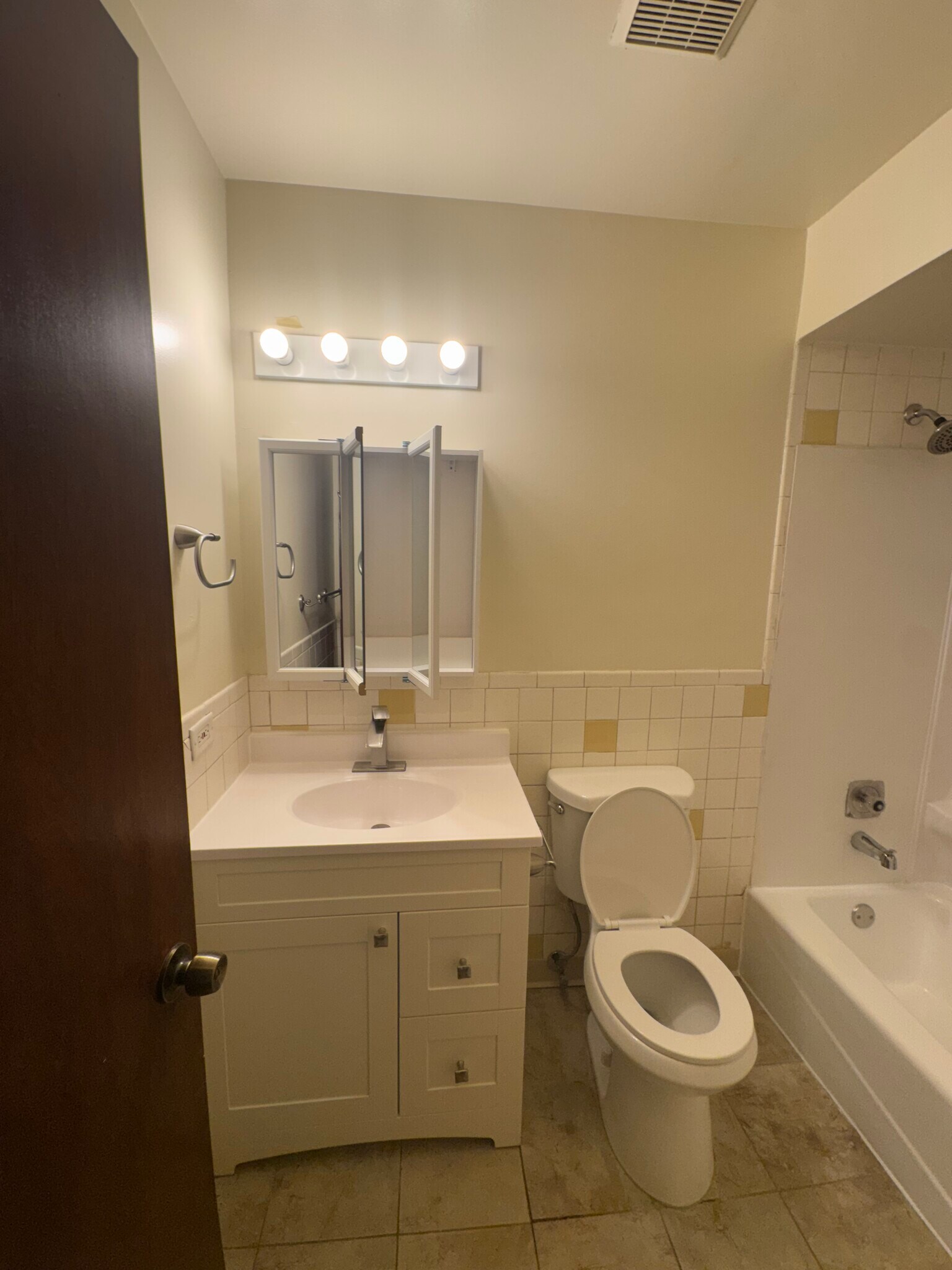 Full Bath - 1922 N 18th Ave