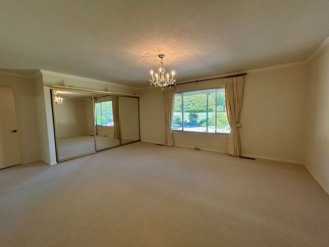 Building Photo - 266 Valley Oaks Dr