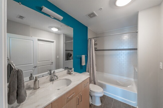 Building Photo - 5925 Almeda Rd