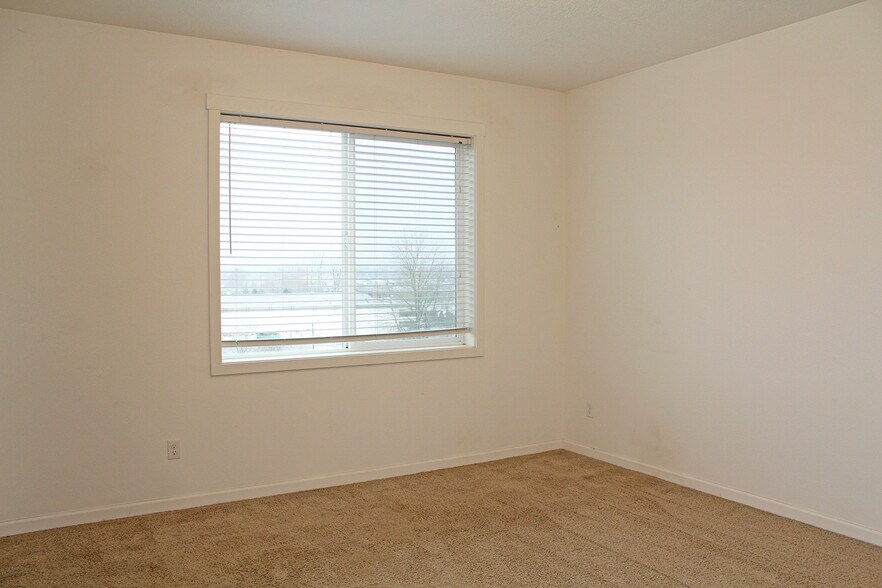 Building Photo - 1555 N Willis Blvd