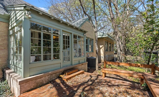 Building Photo - Gorgeous Tarrytown Home for Rent