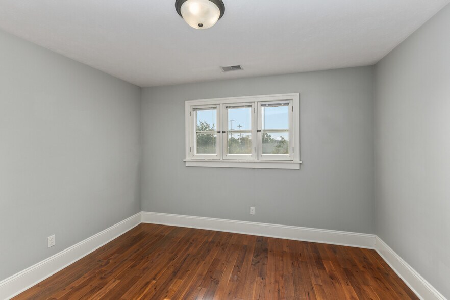 Building Photo - 835 Cherry St SE