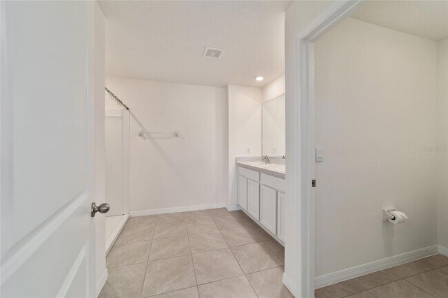 Building Photo - 8741 SW 45th Ct