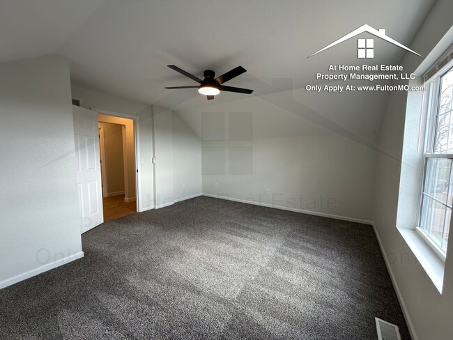 Building Photo - Greystone Court 1011-1013 Duplex