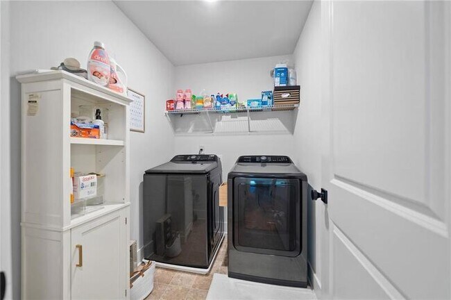 Building Photo - 178 Crestbrook Wy