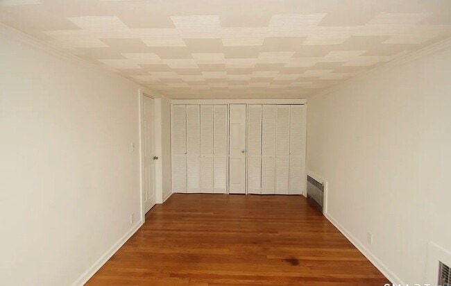 Building Photo - 570 Westfield Ave