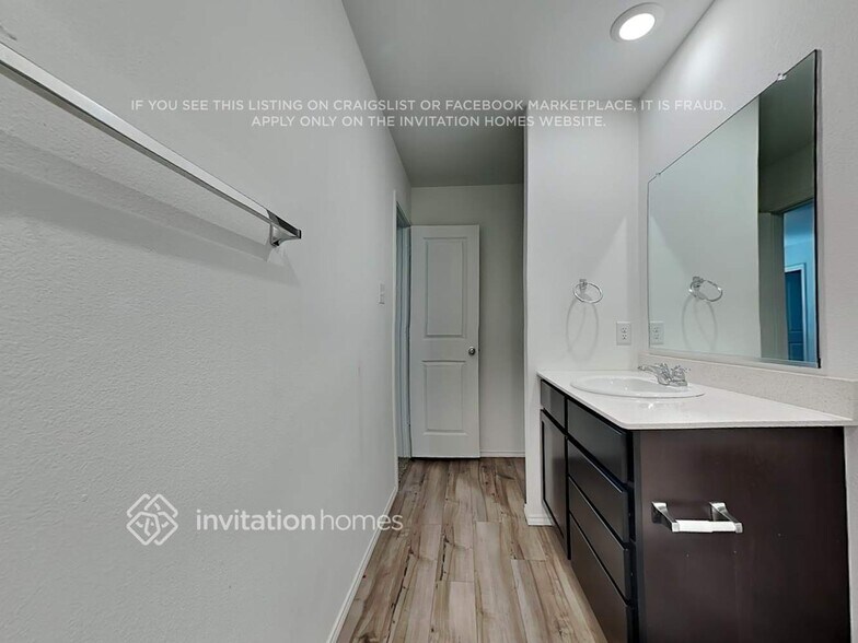Building Photo - 301 Br Vlg Wy