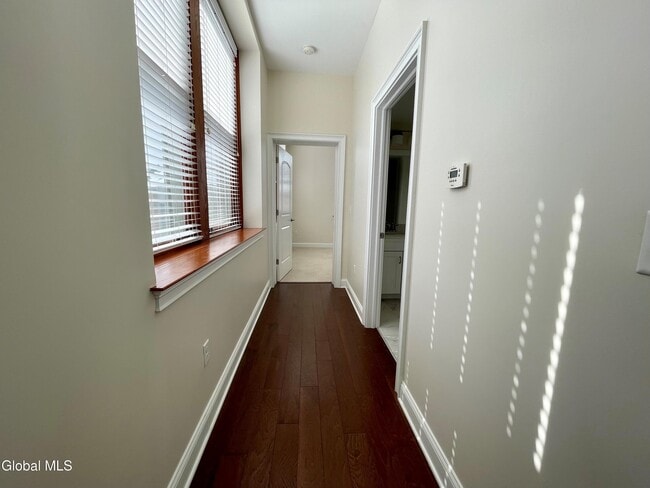 Building Photo - 233 Lake Ave