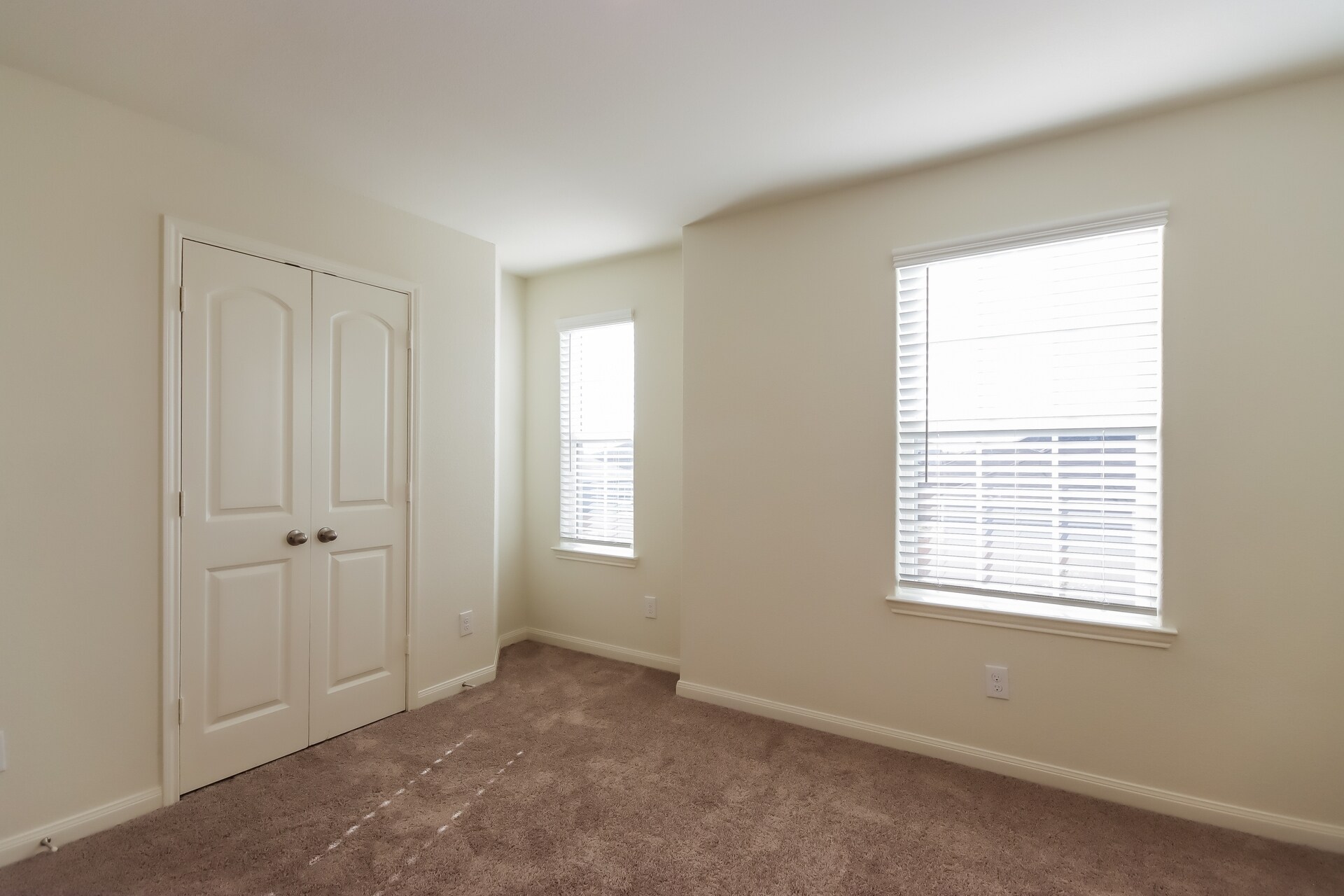 Building Photo - 5902 Sapphire Lagoon Rd