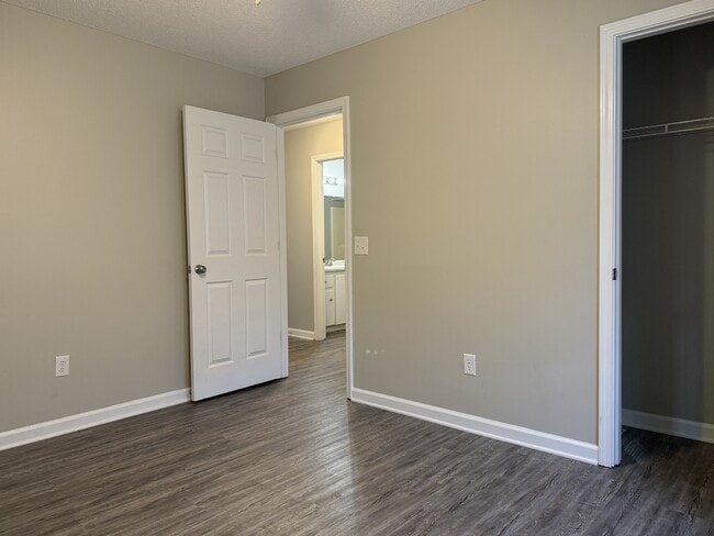 Building Photo - 862 Lyndsi Ln