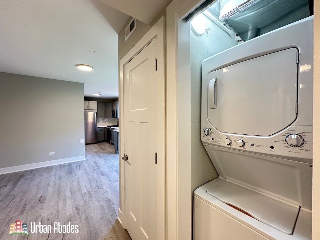 Building Photo - 1133 Oak Ave