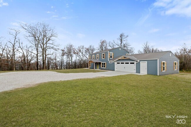 Building Photo - Secluded Executive Retreat on 3.4+ Acres – Minutes from Fayetteville