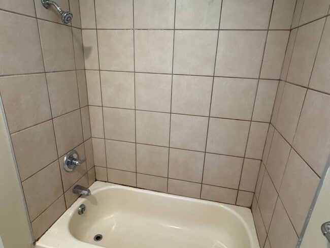 Building Photo - 3 Bedroom 2 Bath in Republic!  $1295