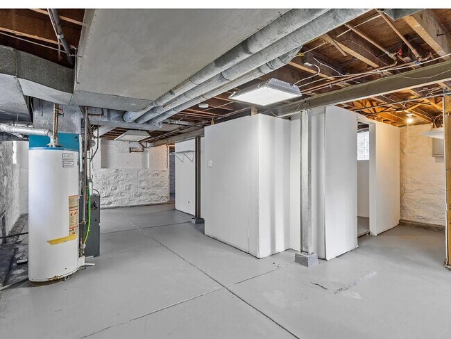 Building Photo - Comfortable Living in the Heart of South St. Louis