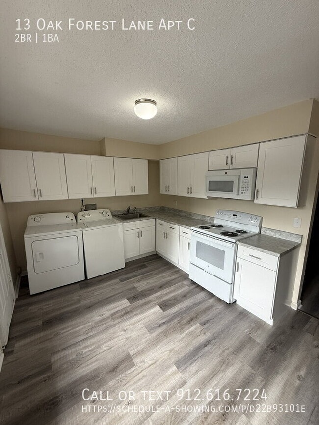 Building Photo - 13 Oak Forest Ln