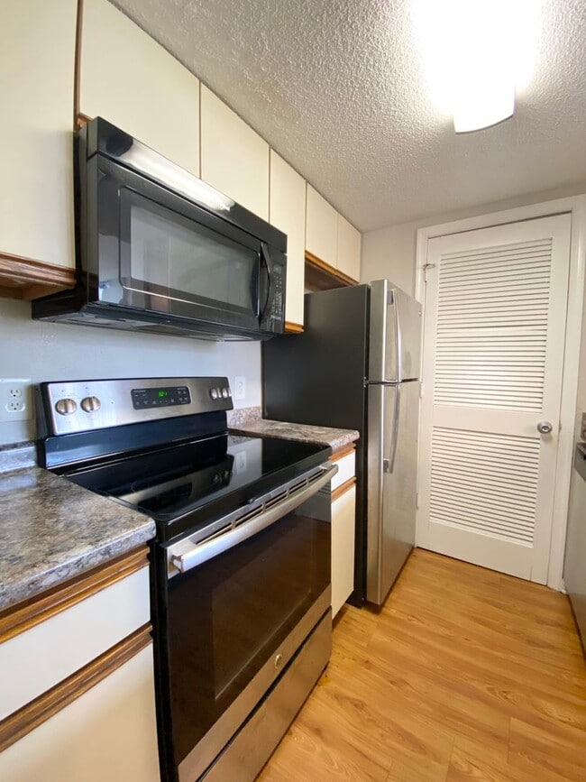 Building Photo - wh405