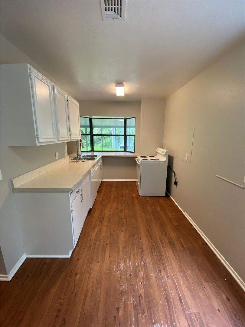 Building Photo - 1102 Laurel Hl Ct