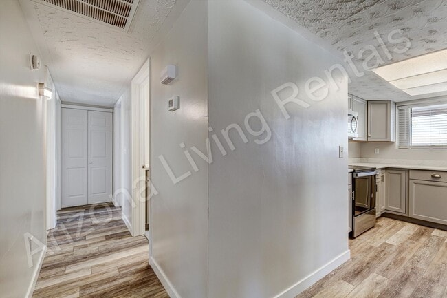 Building Photo - RENOVATED CUL-DE-SAC HOME