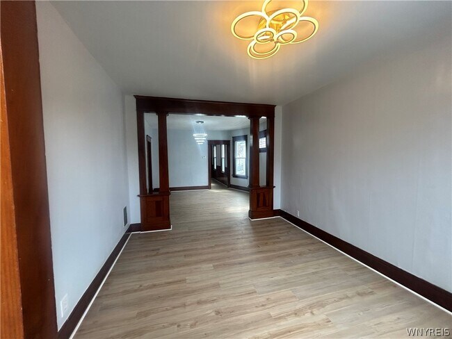 Building Photo - 411 Cambridge Ave