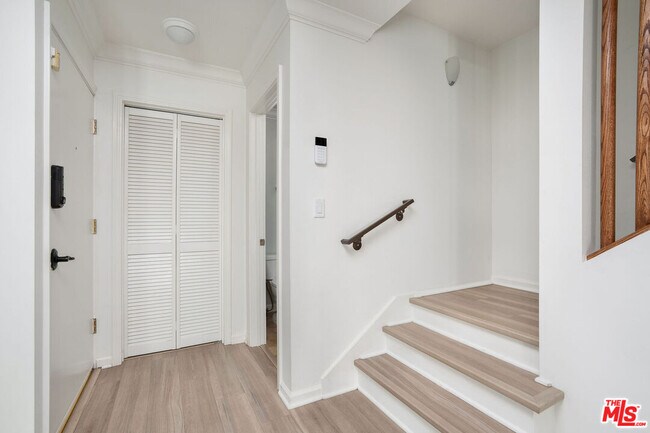 Building Photo - 11138 Aqua Vista St