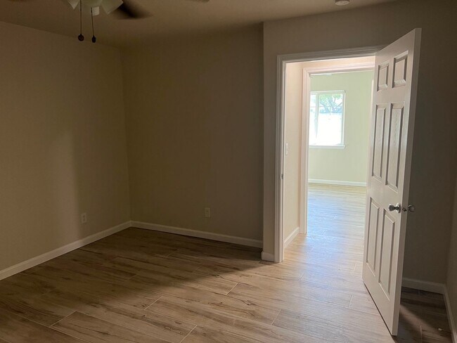 Building Photo - Adorable Kingsburg Home for rent