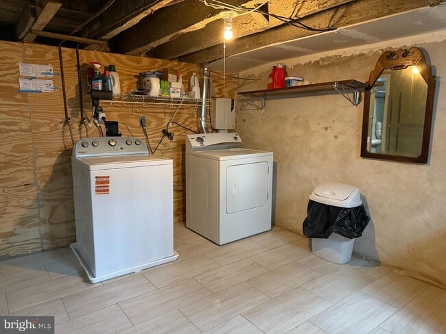 Building Photo - 2620 Brown St