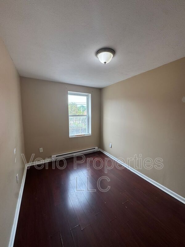Building Photo - 3 Cataract St