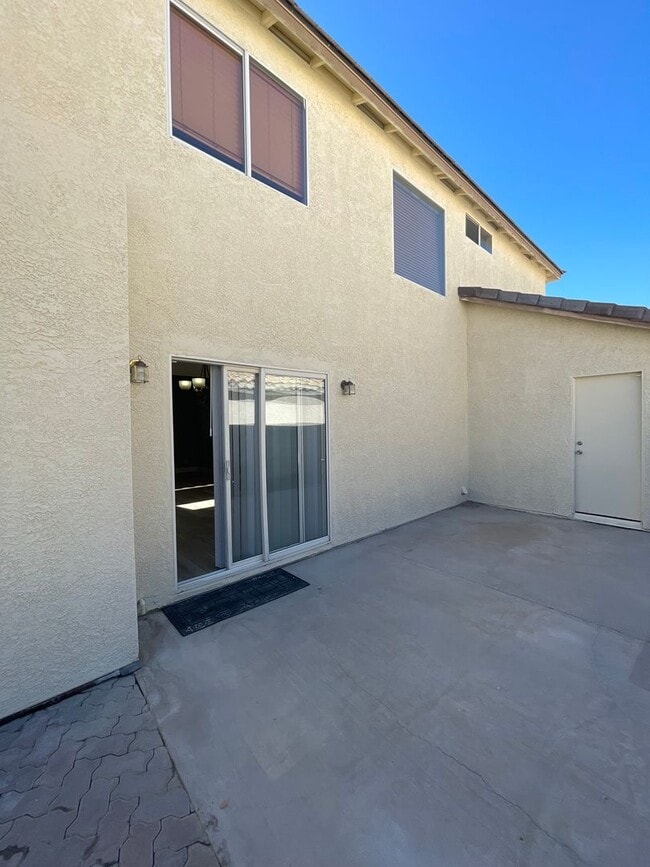 Building Photo - 5848 Red Dawn St