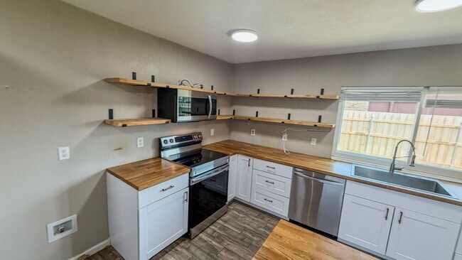 Building Photo - Ready to Move In 3-Bedroom Living with Modern Comforts in The Colony, TX