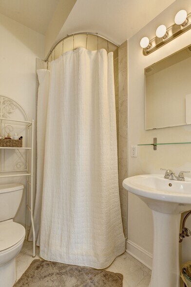 Building Photo - 4114 New Hampshire Ave NW