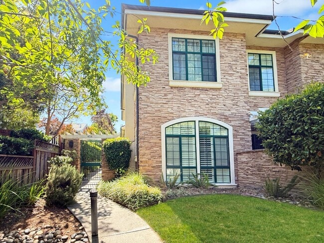 Building Photo - 456 Gabilan St