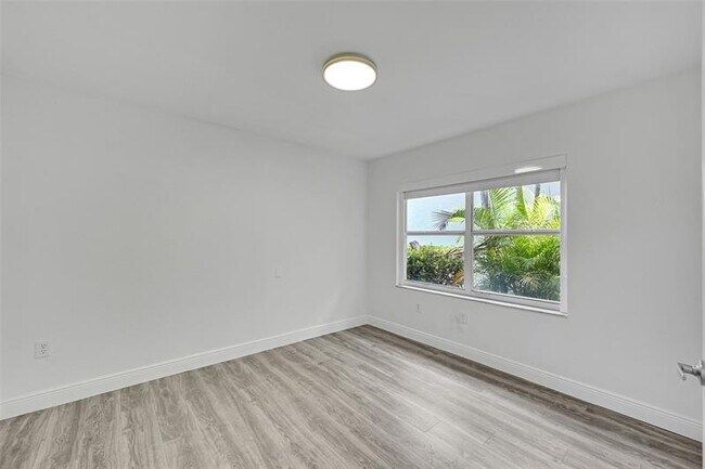 Building Photo - 16417 Sapphire Pl