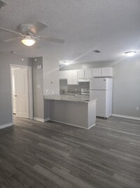 Building Photo - 42493 Barry Ct