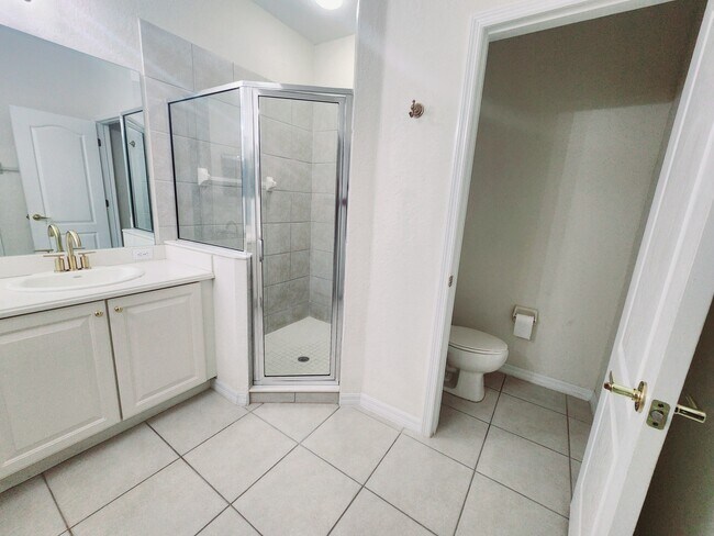 Main Bath - 8323 Eagle Isles Pl