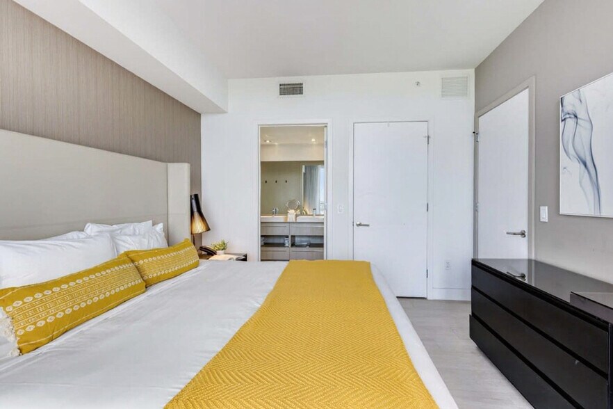 Building Photo - 4112 Jimmy Buffett Mem Hwy