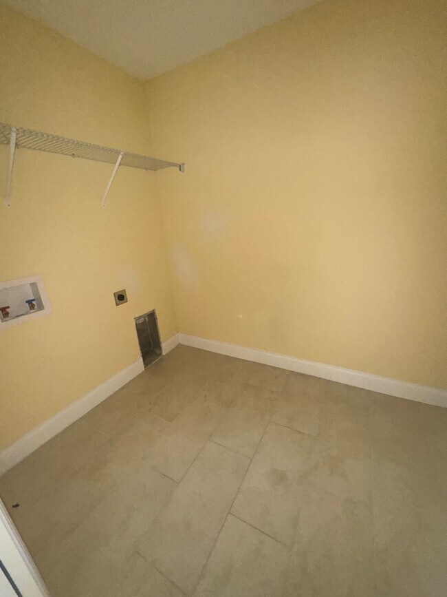 Building Photo - Spacious 4BR/2BA Home in Oaks at Ocala Cro...