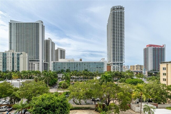 Building Photo - 3800 S Ocean Dr