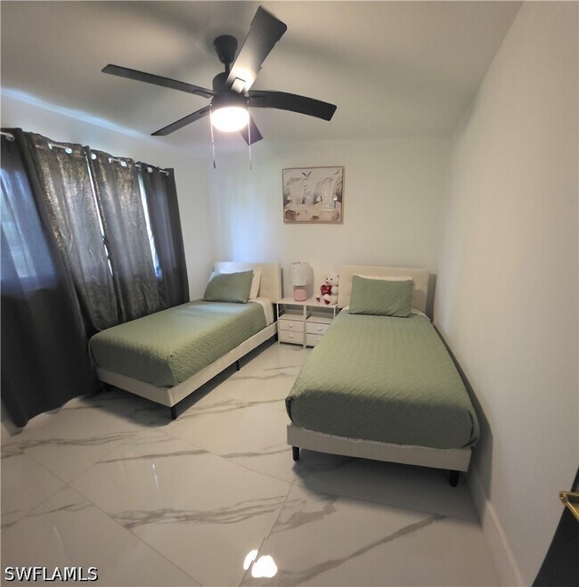 Building Photo - 1118 NE Pine Island Ln