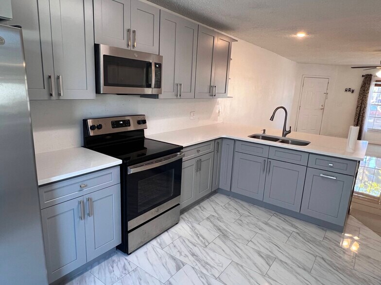 Building Photo - 3651 N Goldenrod Rd