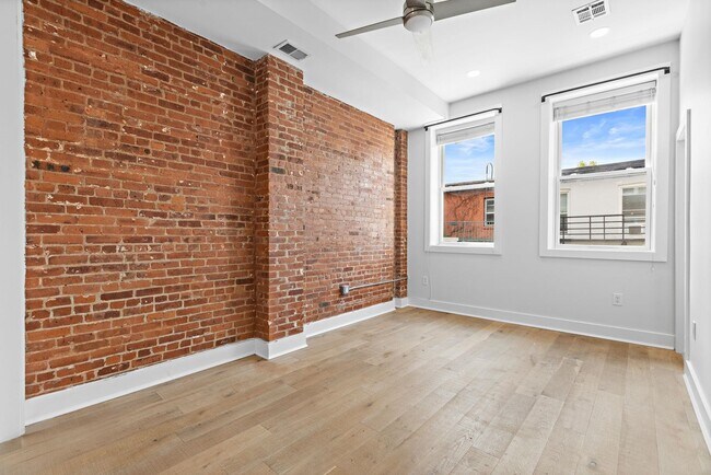 Building Photo - 612 Washington St